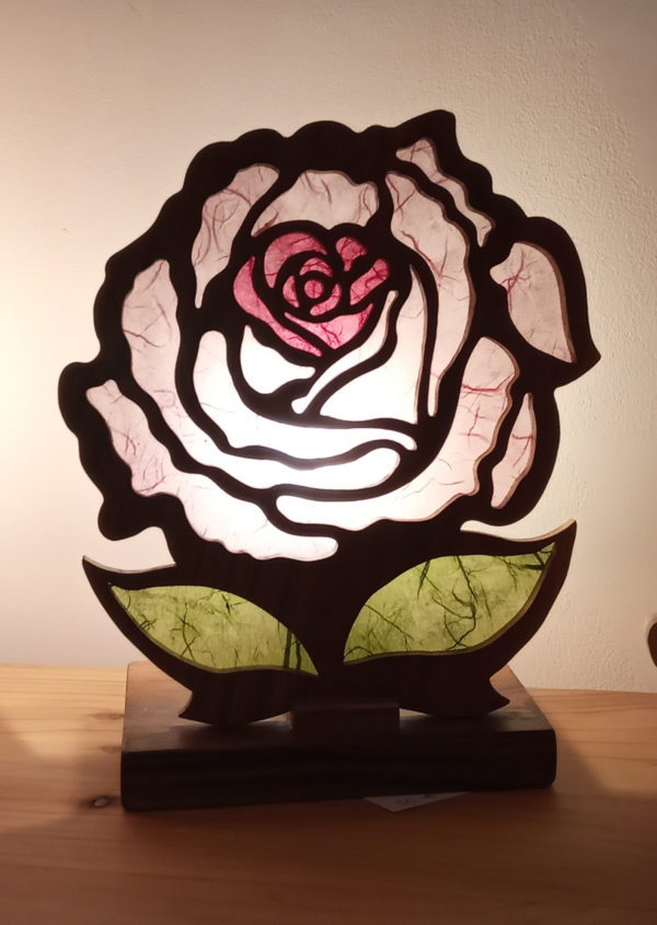 lampe a poser une face rose fleur bois massif artisanat français