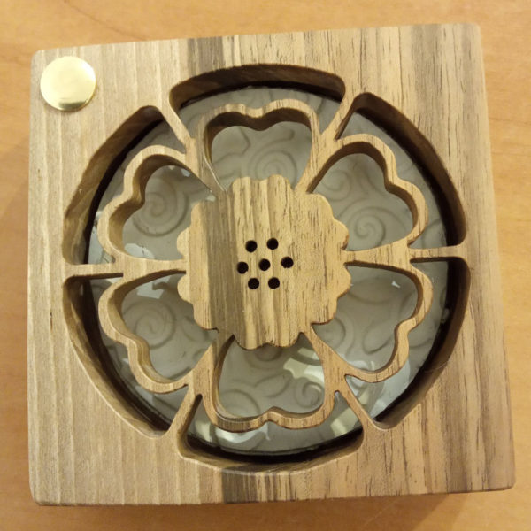 Boîte diffuseur d'huiles essentielles motif "Fleur de Pensée"