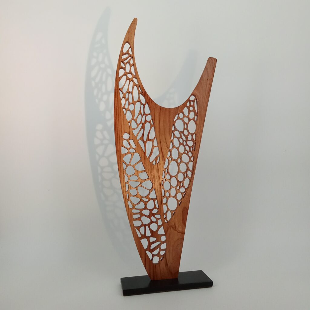 Allégresse-Sculpture contemporaine aux formes organiques évoquant le mouvement du corps, la joie.