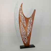 Allégresse-Sculpture contemporaine aux formes organiques évoquant le mouvement du corps, la joie.