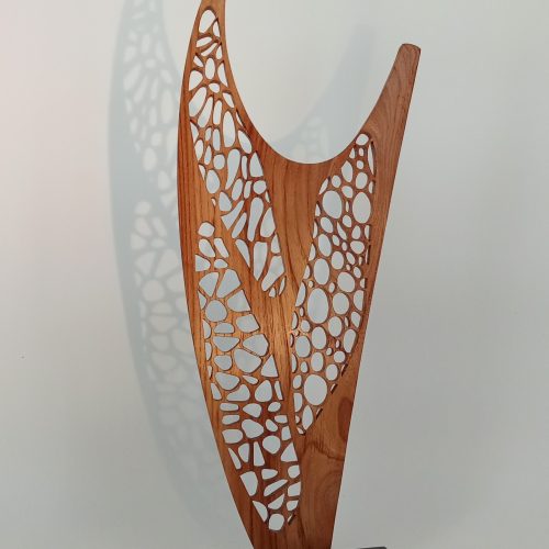 Sculpture en dentelle de bois ajourée en orme, pièce unique réalisée à la main à l’atelier Tutti Colori