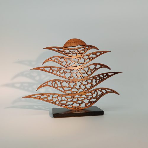 Éclosion-Sculpture en dentelle de noyer. Evoquant, la naissance, l'épanouissment.