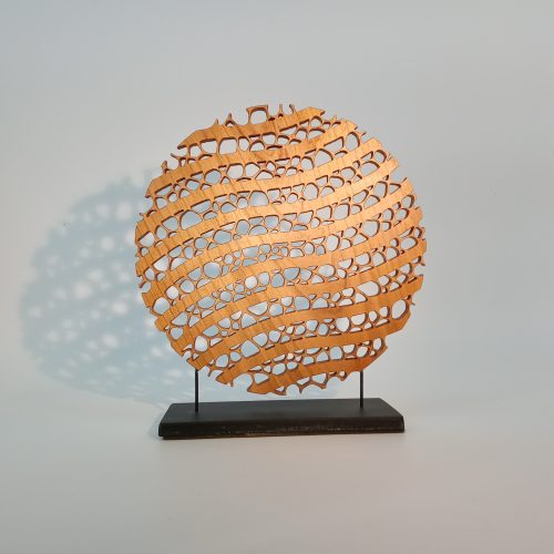 Sculpture Horizon - Corinne BOULOC - Atelier Tutti Colori Sculpture en dentelle de bois de merisier, élégante et légère, prête à agrémenter votre intérieur.